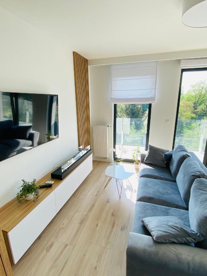 Luxury White Apartment In Park Lotnikow Krakow Exterior photo